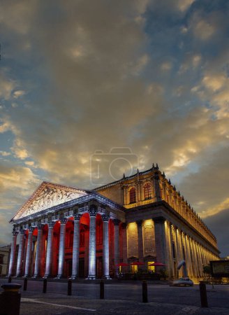 Foto de Teatro Degollado. Arquitectura y monumentos de la ciudad de Guadalajara, Jalisco, México. Tomas nocturnas. - Imagen libre de derechos