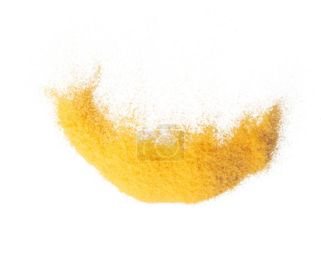 Foto de Explosión voladora de arena amarilla de pequeño tamaño, explosión de onda de grano de arenas de queso dorado. Nube abstracta vuela. Salpicadura de arena de color amarillo lanzando al aire. Fondo blanco Obturador aislado de alta velocidad, lanzando - Imagen libre de derechos
