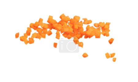 Téléchargez les photos : Carrot fresh fly float in Air turn to Cube dice shape. Beta Carotene orange color in Carrot is good health. Many Dice cube carrot flying throw up in Air. White background isolated, high speed - en image libre de droit
