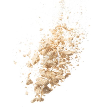 Téléchargez les photos : Seasoning powder explosion flying, Beige brown seasoning powder wave floating fall down in air. Seasoning powder is element material. Eyeshadow crush for make up artist. White background Isolated - en image libre de droit