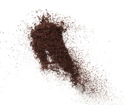 Téléchargez les photos : Coffee powder fly explosion, Coffee crushed float explode, abstract cloud fly. Coffee dust powder splash throwing in Air. White background Isolated high speed shutter, freeze motion - en image libre de droit
