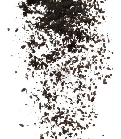 Foto de Fertilizante Explosión orgánica mixta de la caída de la mosca del suelo, tierra del fertilizante del compost del tubo para plantar flotador en el aire. Suelo fertilizante orgánico tirar en el aire. Fondo blanco aislado movimiento de congelación de alta velocidad - Imagen libre de derechos