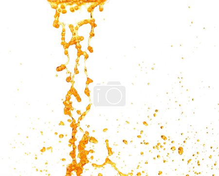 Téléchargez les photos : Yellow Soy Bean in Vegetable Oil pour fall down in Air. Golden Soybean mix with cooking oil pouring from jar, soy bean is healthy diet and food element cooking ingredients. White background isolated - en image libre de droit