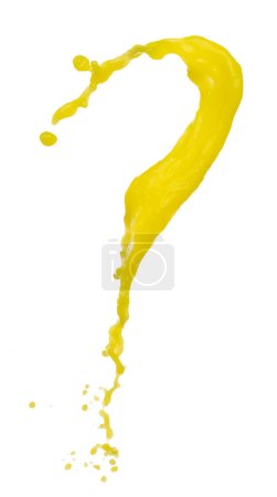 Foto de Explosión voladora de líquido amarillo, jugo de plátano de maíz pigmento flotador fresco vierte en el aire. Color amarillo salpicadura derrame gota abstracta. Fondo blanco obturador de alta velocidad aislado, lanzando parada de congelación - Imagen libre de derechos