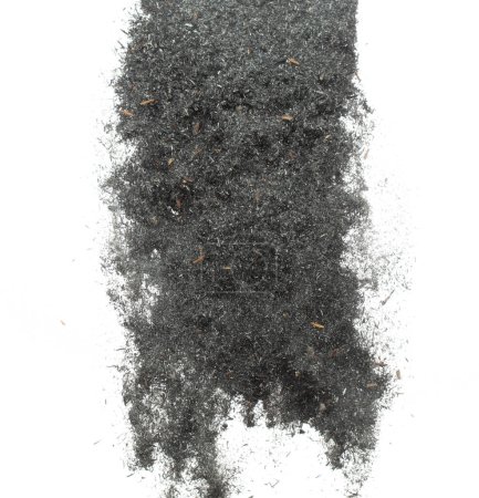 Foto de La semilla de arroz de cáscara negra vuela en el aire. Burn cáscara negra arrozal caída dispersión, explosión flotar en forma de grupo de línea de forma. Fondo blanco aislado congelar movimiento obturador de alta velocidad - Imagen libre de derechos