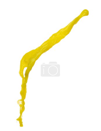 Téléchargez les photos : Jaune liquide volant explosion, pigment jus de banane de maïs flotteur frais verser en plein air. Couleur de peinture jaune éclaboussure goutte abstraite. Fond blanc Obturateur isolé à grande vitesse, arrêt de gel de lancement - en image libre de droit