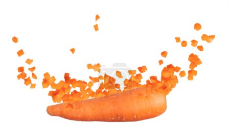Téléchargez les photos : Carrot fresh full length fly in air. Beta Carotene orange color in Carrot is good health. Natural raw surface of carrot with root. White background isolated, high speed shutter - en image libre de droit