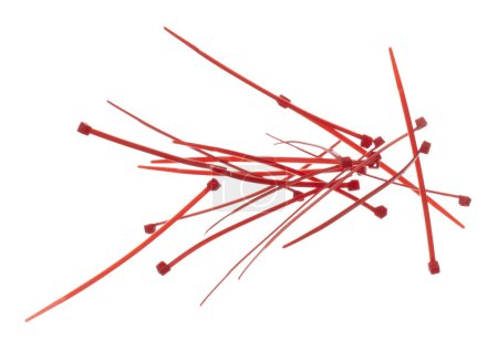 Téléchargez les photos : Attache de câble en plastique rouge pour tenir le câble ensemble ou enrouler autour des choses pour électricien, entretien, réparateur. Fermer Câble plastique cravate petite taille, fond blanc isolé - en image libre de droit