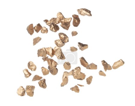Téléchargez les photos : La mouche des pépites de minerai d'or tombe du flotteur minier dans l'air. Beaucoup de pièces explosion de minerai de pépite d'or avec gravier de pierre dans l'industrie minière de l'or. Fond blanc Isolé lancer gel stop motion - en image libre de droit