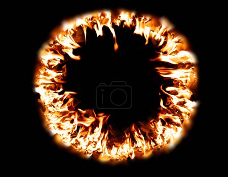 Foto de Llamas de fuego El fuego arde sobre un fondo negro aislado. Encendiendo llamas sobre la textura abstracta del papel. Fuego quemar en papel a las cenizas y crear llama. Foto real de alta resolución borrosa fuera de foco - Imagen libre de derechos