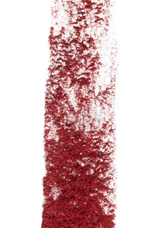 Téléchargez les photos : Paillettes métalliques rouges éclat explosion dans l'air. Étincelle de sable rouge scintillement célébrer le Nouvel An chinois, mouche jeter des paillettes rouges particule. Fond blanc isolé, foyer sélectif Bokeh Flou - en image libre de droit