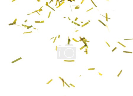 Téléchargez les photos : Golden Confetti Foil tomber éclaboussures dans l'air. Gold Confetti Explosion de papier volant, vol de nuage abstrait. Beaucoup de paillettes de parti dispersent dans beaucoup de groupe. fond blanc isolé haute vitesse obturateur gel - en image libre de droit