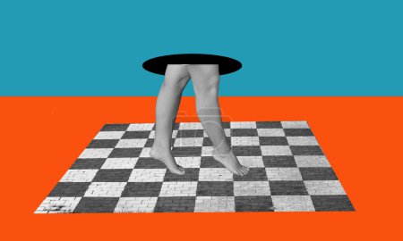 Kunstcollage, Frauenfüße auf einem Schachbrett. Moderne Collage mit schönen Beinen.