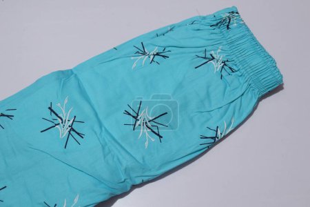 Foto de Pantalones cortos de salón de color azul masculino aislados sobre fondo blanco - Imagen libre de derechos