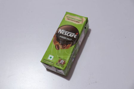 Téléchargez les photos : Vue du dessus de la boisson Nescafe dans son emballage original - en image libre de droit