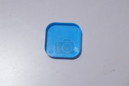 Foto de Toallitas de removedor de esmalte de uñas instantáneas aisladas sobre fondo blanco - Imagen libre de derechos