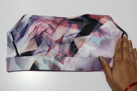 Téléchargez les photos : Soutien-gorge rembourré léger Spandex polyamide femme isolé sur fond blanc - en image libre de droit
