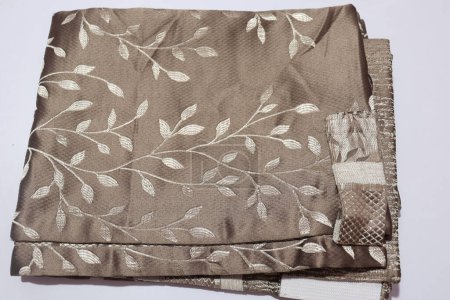 Foto de Primer plano de la cortina floral sobre fondo blanco - Imagen libre de derechos