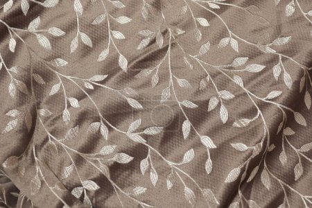 Foto de Primer plano de la cortina floral sobre fondo blanco - Imagen libre de derechos