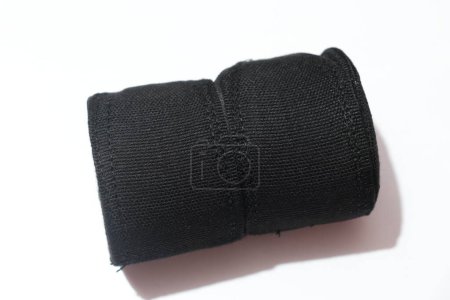 Téléchargez les photos : Bandages de boxe noirs sur fond blanc - en image libre de droit