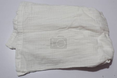 Téléchargez les photos : Tissu de coton blanc sur fond gris - en image libre de droit