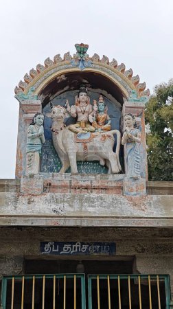 Téléchargez les photos : Sculpture sur la façade du temple Arunachalesvara (également appelé temple Annamalaiyar), un temple hindou dédié à la divinité Shiva, situé au pied de la colline Arunachala dans la ville de Tiruvannamalai au Tamil Nadu, Inde - en image libre de droit