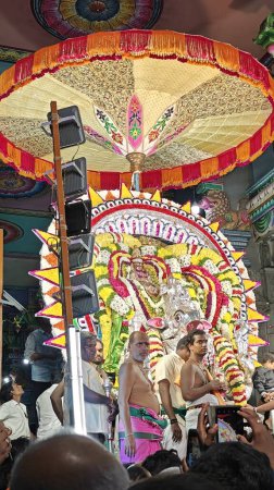Photo for TAMIL NADU, INDIA - NOVEMBER 26, 2023: people worhsiping sacred Hindu God idol decorated with floral garland, Arunachalesvara Swamy Temple Karthika Deepam Festival at Thiruvannamalai in Tamil Nadu, India - Royalty Free Image