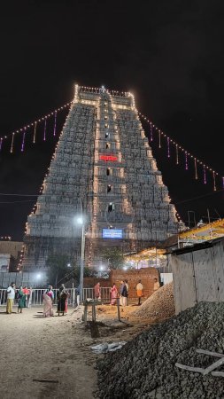 Foto de El Templo de Arunachalesvara (también llamado Templo Annamalaiyar) es un templo hindú dedicado a la deidad Shiva, ubicado en la base de la colina de Arunachala en la ciudad de Tiruvannamalai en Tamil Nadu, India. - Imagen libre de derechos