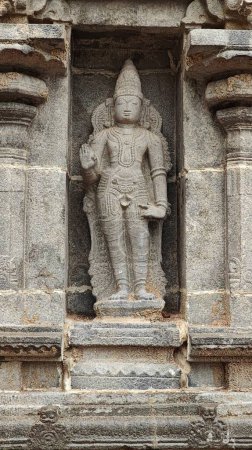 Foto de Escultura de dios hindú en la pared del antiguo templo Arunachaleswara en el Tiruvannamalai, Tamil Nadu, India - Imagen libre de derechos