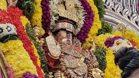 Photo for TAMIL NADU, INDIA - NOVEMBER 26, 2023: sacred Hindu God idol decorated with floral garland, Arunachalesvara Swamy Temple Karthika Deepam Festival at Thiruvannamalai in Tamil Nadu, India - Royalty Free Image