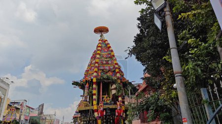 Foto de TAMIL NADU, INDIA - 26 de noviembre de 2023: Templo pantanoso de Arunachalesvara, celebrando el Festival Karthika Deepam en Thiruvannamalai en Tamil Nadu, India - Imagen libre de derechos