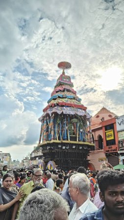 Foto de TAMIL NADU, INDIA - 26 de noviembre de 2023: Templo pantanoso de Arunachalesvara, Festival Karthika Deepam en Thiruvannamalai en Tamil Nadu, India - Imagen libre de derechos