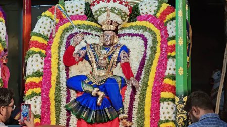 Téléchargez les photos : La déesse Apitakuchamba Temple Karthika Deepam Festival à Thiruvannamalai au Tamil Nadu, Inde - en image libre de droit