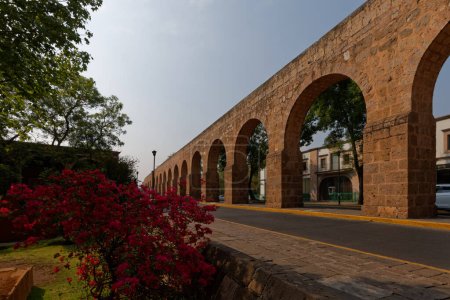 Historisches Aquadukt in Morelia. Mexiko 2017.