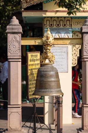 Téléchargez les photos : Sarnath, Uttar Pradesh, Inde - Novembre 2022 : Temple bouddhiste, vue sur l'architecture du temple du Seigneur Bouddha à Sarnath à Varanasi. - en image libre de droit