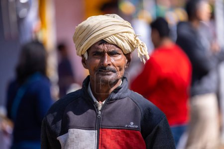 Foto de Faridabad, Haryana, India - 4 de febrero de 2023: Retrato del turista durante la feria de artesanía surajkund - Imagen libre de derechos