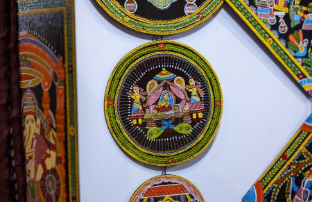 Téléchargez les photos : New Delhi, Inde - 18 novembre 2023 : Peinture à la main de caractère religieux sur toile de bois. - en image libre de droit