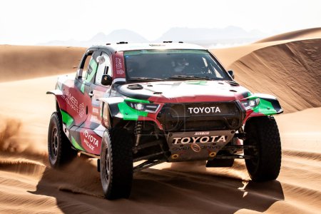 Téléchargez les photos : Yanbu, Arabie Saoudite. 05-19 janvier 2024. 46 Rallye Dakar. # 201, Yazeed Al-Rajhi Timo Gottschalk, Toyota Hilux, Overdrive Racing, dans les dunes. - en image libre de droit
