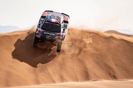 Téléchargez les photos : Yanbu, Arabie Saoudite. 05-19 janvier 2024. 46 Rallye Dakar. # 212, Mathieu Serradori Minaudier Loique - Siècle CR6-T, dans les dunes. - en image libre de droit