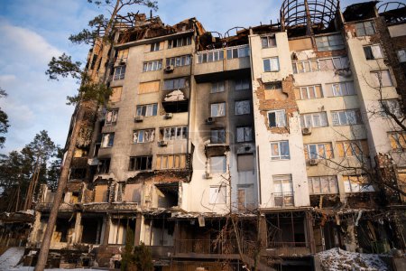 03.02.2023 Bucha, Kiew, Ukraine: Zerstörte Gebäude in der Stadt nach Bomben und Raketenangriffen in der Stadt