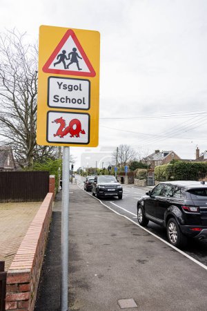 Foto de Gales, 20 MPH señal de advertencia de velocidad obligatoria: Phillip Roberts - Imagen libre de derechos