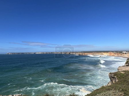 Téléchargez les photos : La côte et le cap Saint-Vincent vus de la Fortaleza de Sagres au Portugal - en image libre de droit