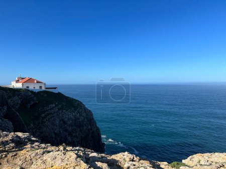Foto de Casa en el acantilado alrededor del Cabo San Vicente en Sagres Portugal - Imagen libre de derechos