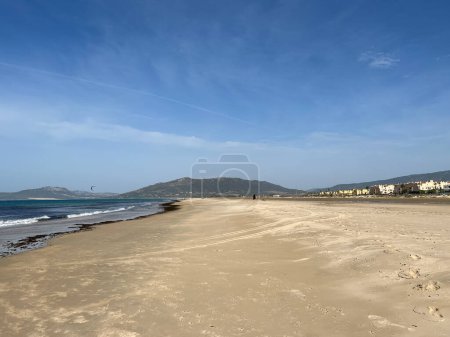 Téléchargez les photos : La ville Tarifa et Los Lances Beach en Espagne - en image libre de droit