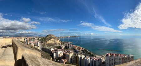 Téléchargez les photos : Vue panoramique depuis le château de Santa Barbara à Alicante Espagne - en image libre de droit