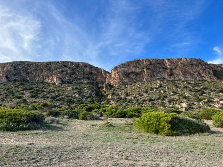 Téléchargez les photos : Gamme de montagnes autour de Santa Pola en Espagne - en image libre de droit