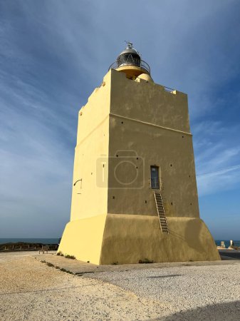 Foto de Lighthouse faro de roche around Conil de la Frontera in Spain - Imagen libre de derechos