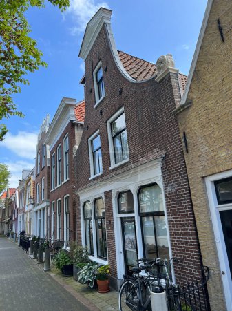 Foto de Calle en el casco antiguo de Harlingen, Frisia los Países Bajos - Imagen libre de derechos