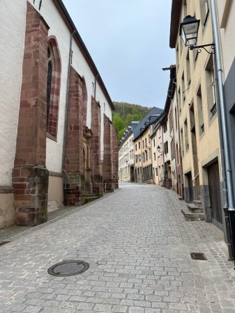 In den Straßen der Altstadt von Vianden in Luxemburg