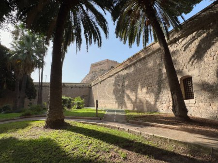 Téléchargez les photos : Vieille muraille de Carthagène Espagne - en image libre de droit